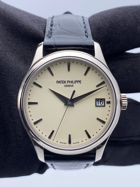 Patek Philippe Calatrava 5227G-001 Image 3